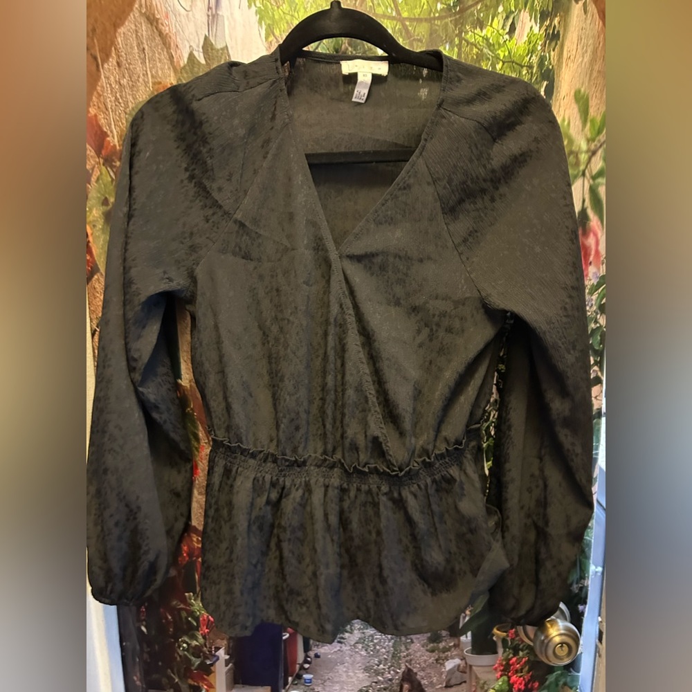 Leith dressy‎ v neck long sleeve top XS